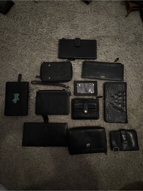 black wallet lot - WILL NOT SEPARATE